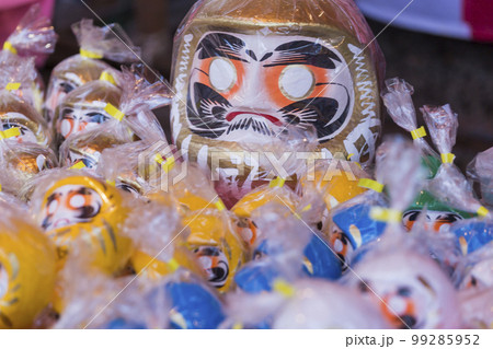 正月 だるま ダルマ 露店 縁起物 縁日 伝統 正月 だるま ダルマ 露店 縁起物 縁日 伝統 99285952