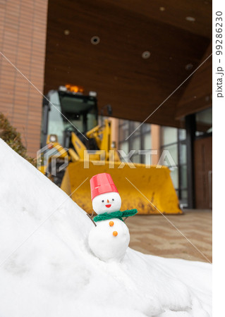 除雪車と雪だるま 除雪車と雪だるま 99286230