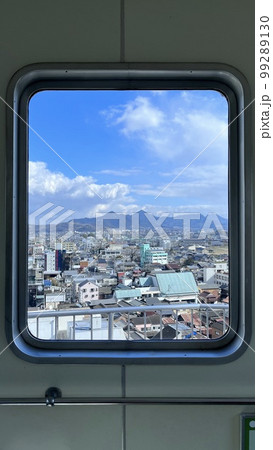 窓から見える香川県の景色 99289130