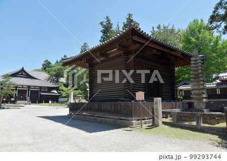 東大寺　法華堂経庫と十三重石塔　奈良県奈良市 99293744