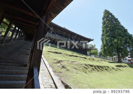 東大寺 階段と二月堂 奈良県奈良市 東大寺 階段と二月堂 奈良県奈良市 99293796