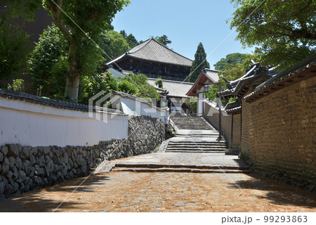 東大寺　二月堂への参道　奈良県奈良市 99293863
