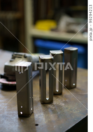 溶接した部品 99294213