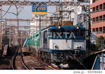 JR根岸線を走行するEF64-1044号機牽引の貨物列車_2010/2/3撮影 99296684