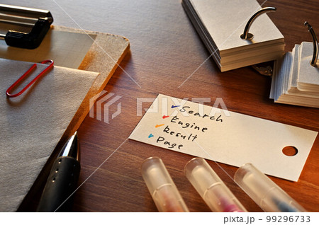 Search Engine Result Pageと書かれた単語帳のあるデスク Search Engine Result Pageと書かれた単語帳のあるデスク 99296733