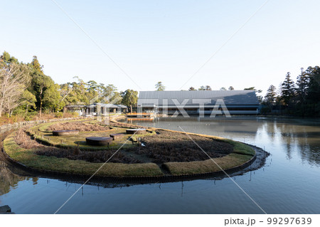 伊勢神宮 外宮にある「勾玉池」 99297639