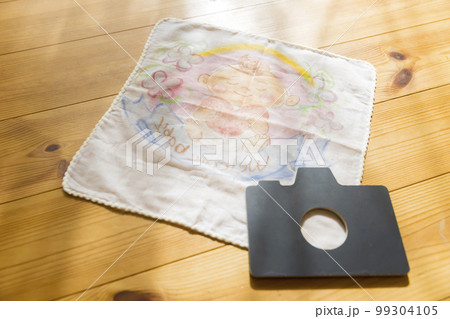 記念にガーゼに写し取ったベリーペイント 人拓 ベビ拓 記念にガーゼに写し取ったベリーペイント 人拓 ベビ拓 99304105