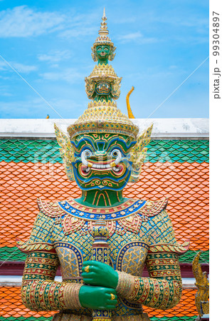 The giant statue in Thailand style. 99304897