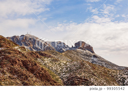 Sunny snowy landscape of Franklin Mountain 99305542