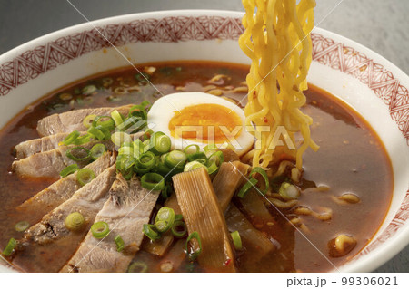 熱々で美味しい味噌ラーメン 99306021