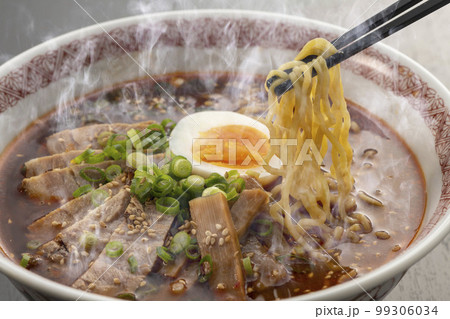 熱々で美味しい味噌ラーメン 熱々で美味しい味噌ラーメン 99306034