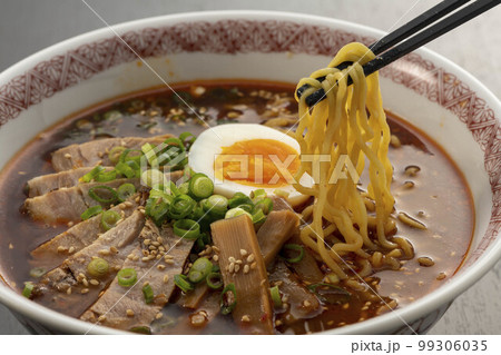 熱々で美味しい味噌ラーメン 熱々で美味しい味噌ラーメン 99306035