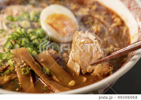 熱々で美味しい味噌ラーメン 熱々で美味しい味噌ラーメン 99306068