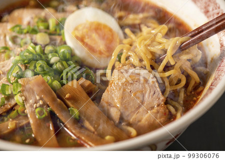熱々で美味しい味噌ラーメン 99306076