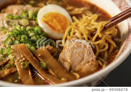 熱々で美味しい味噌ラーメン 熱々で美味しい味噌ラーメン 99306078