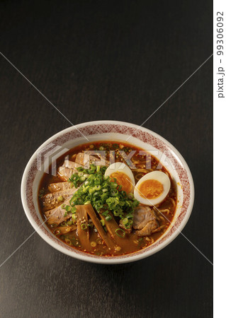 熱々で美味しい味噌ラーメン 熱々で美味しい味噌ラーメン 99306092