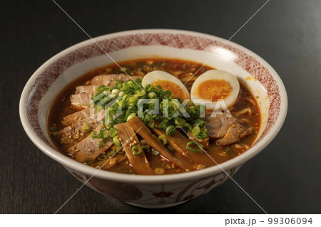 熱々で美味しい味噌ラーメン 99306094