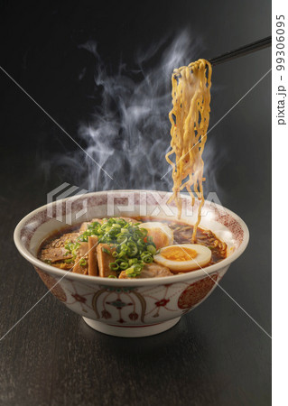 熱々で美味しい味噌ラーメン 99306095