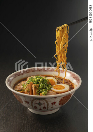熱々で美味しい味噌ラーメン 99306098