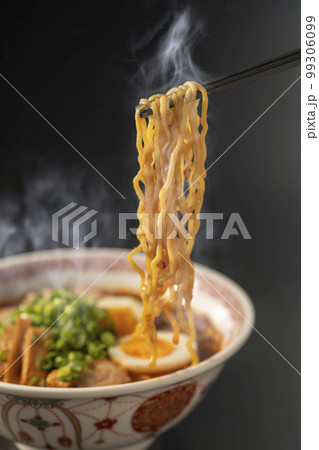 熱々で美味しい味噌ラーメン 熱々で美味しい味噌ラーメン 99306099