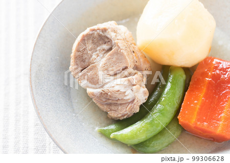 お肉がほろほろ崩れる柔らかさの塩豚ポトフ 99306628