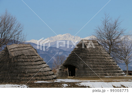 穂高の山とともに暮らした古代人住居が残る平出遺跡 穂高の山とともに暮らした古代人住居が残る平出遺跡 99308775