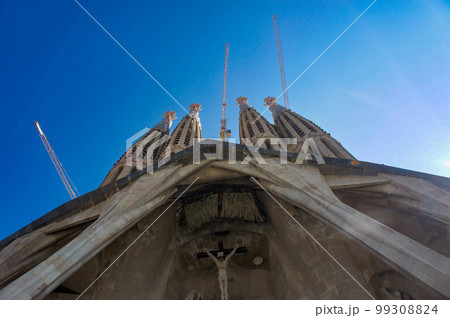 ガウディ建築　サグラダファミリア 99308824