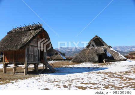 高床式建物も出現した古墳時代の平出遺跡 99309596
