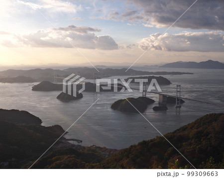 亀老山展望台公園から見た来島海峡第二大橋 亀老山展望台公園から見た来島海峡第二大橋 99309663