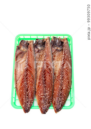 鯖の醤油干し、干物ザル入り【白背景・切り抜き】 99309750