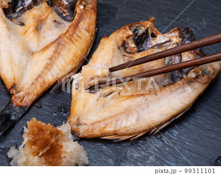 小さいノドグロの焼魚。干物の開き。 99311101