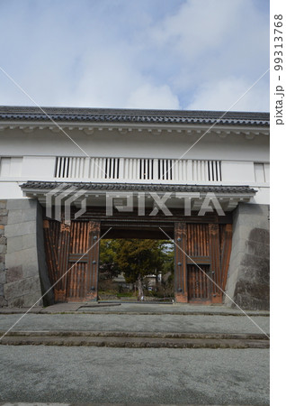 小田原城の「銅(あかがね)門」(神奈川県小田原市) 小田原城の「銅(あかがね)門」(神奈川県小田原市) 99313768