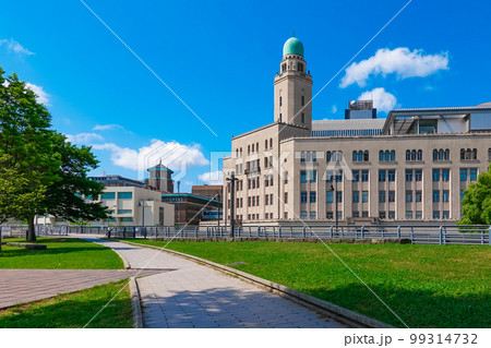 象の鼻パークからクイーンの塔こと横浜税関 99314732