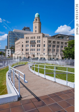 象の鼻パークからクイーンの塔こと横浜税関 99314736