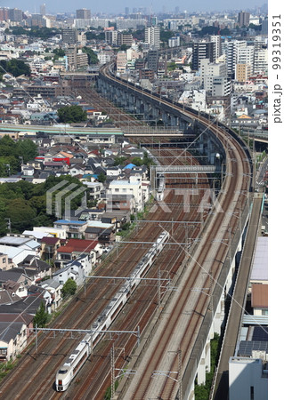 高崎線特急スワローあかぎ号:651系電車2本離合 高崎線特急スワローあかぎ号:651系電車2本離合 99319351