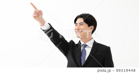 ビジネスマン　指差し 99319448
