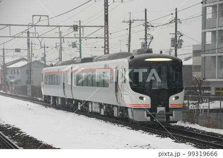近江八幡駅を通過するHC85系試運転 99319666