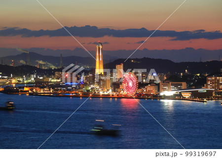 夕暮れの下関市街 99319697