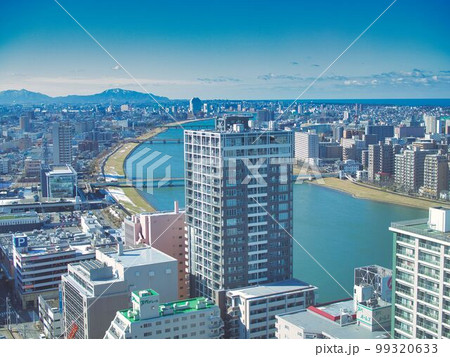 新潟市　メディアシップからの冬晴れ 99320633