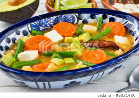 メキシコ料理のカルド・トラルペーニョ　Caldo Tlalpeño 99321430