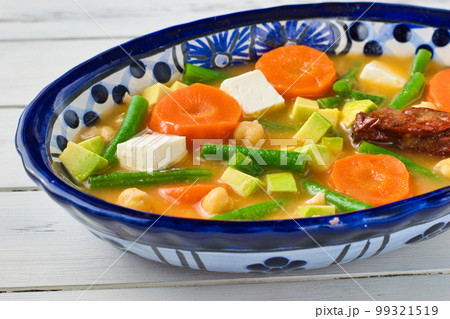 メキシコ料理のカルド・トラルペーニョ Caldo Tlalpeño メキシコ料理のカルド・トラルペーニョ Caldo Tlalpeño 99321519