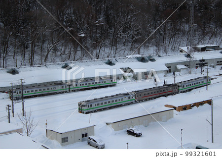 雪深い網走駅に到着するキハ40 99321601