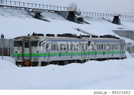 雪深い北見運転所網走支所に留置中のキハ40(網走駅) 雪深い北見運転所網走支所に留置中のキハ40(網走駅) 99321602