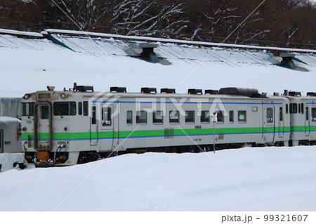 雪深い北見運転所網走支所に留置中のキハ40（網走駅） 99321607
