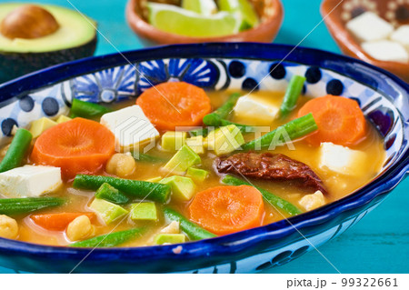 メキシコ料理のカルド・トラルペーニョ　Caldo Tlalpeño 99322661