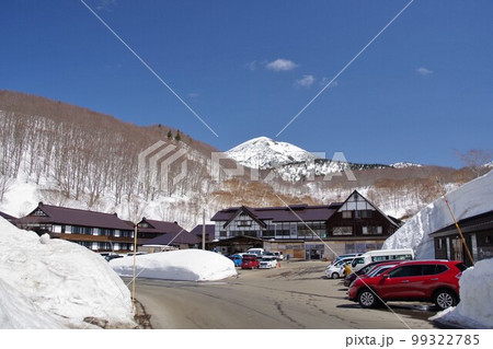 青森の温泉地　春の酸ヶ湯温泉 99322785