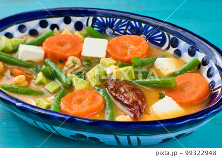 メキシコ料理のカルド・トラルペーニョ Caldo Tlalpeño メキシコ料理のカルド・トラルペーニョ Caldo Tlalpeño 99322948