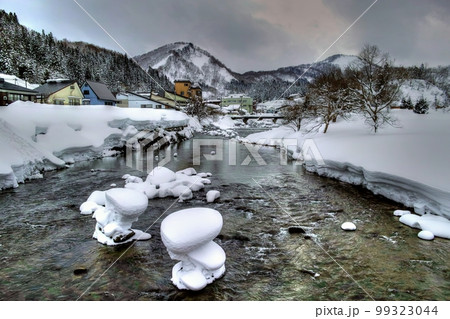 冬の銅山川 99323044