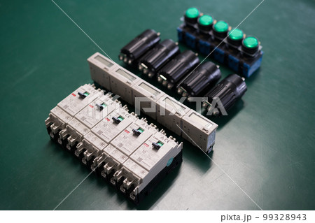 電気の部品 電気の部品 99328943