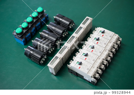 電気の部品 電気の部品 99328944